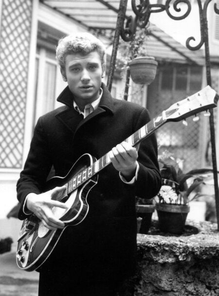 Affiche de Johnny Hallyday à la guitare en 1963